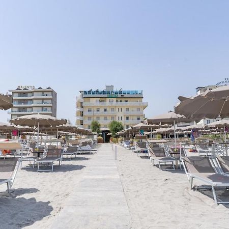 Hotel Byron Milano Marittima Buitenkant foto