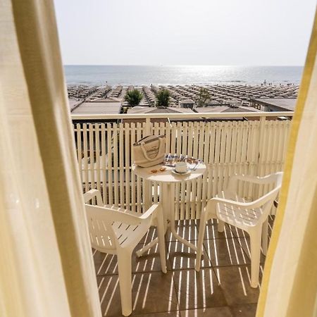 Hotel Byron Milano Marittima Buitenkant foto