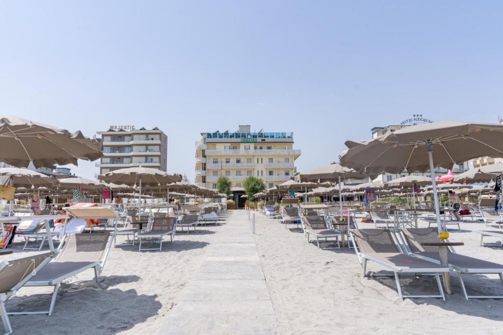Hotel Byron Milano Marittima Buitenkant foto