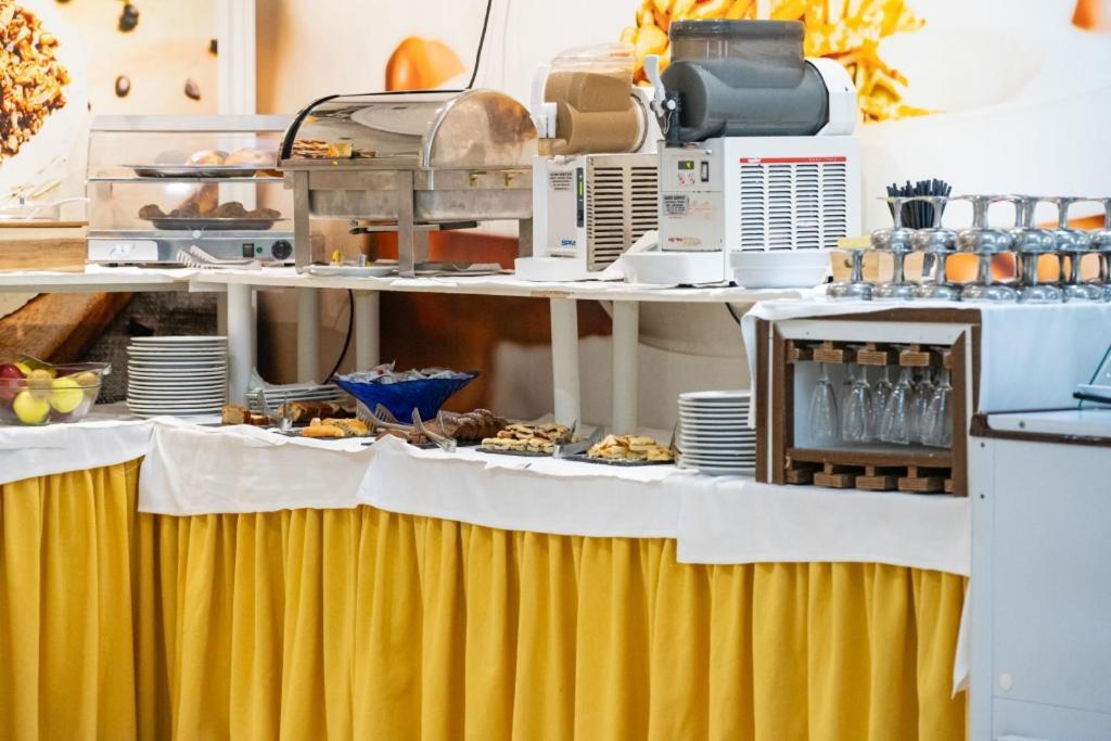 Hotel Byron Milano Marittima Buitenkant foto