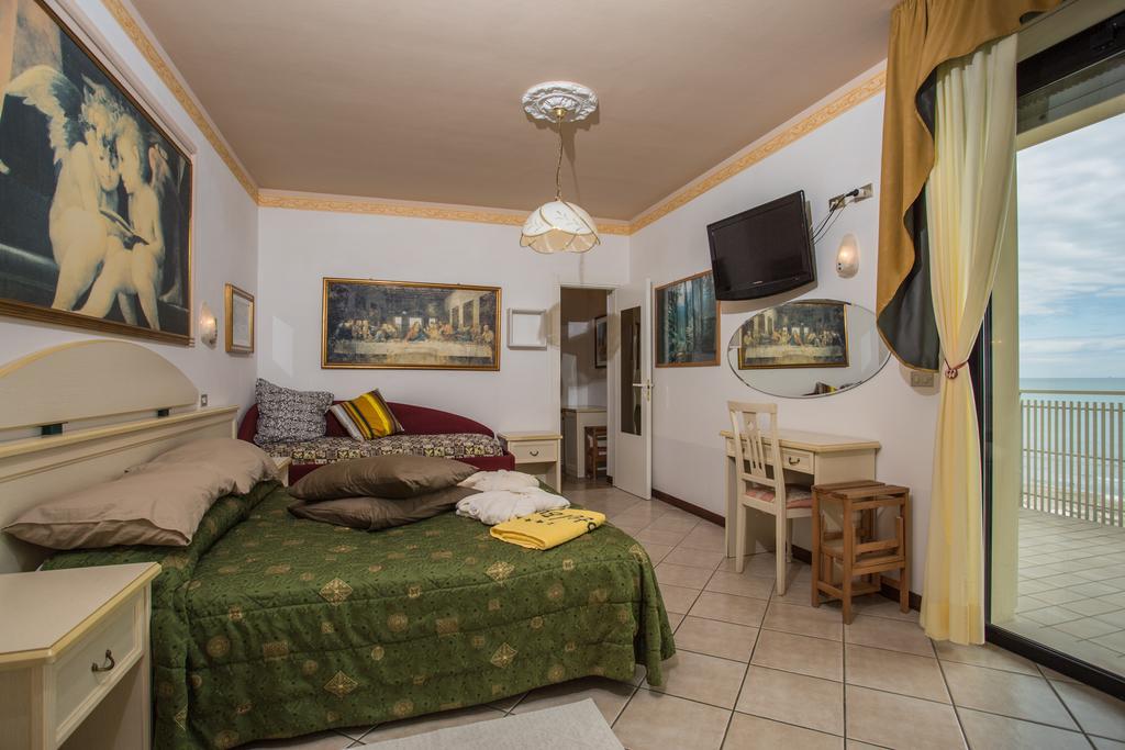 Hotel Byron Milano Marittima Buitenkant foto
