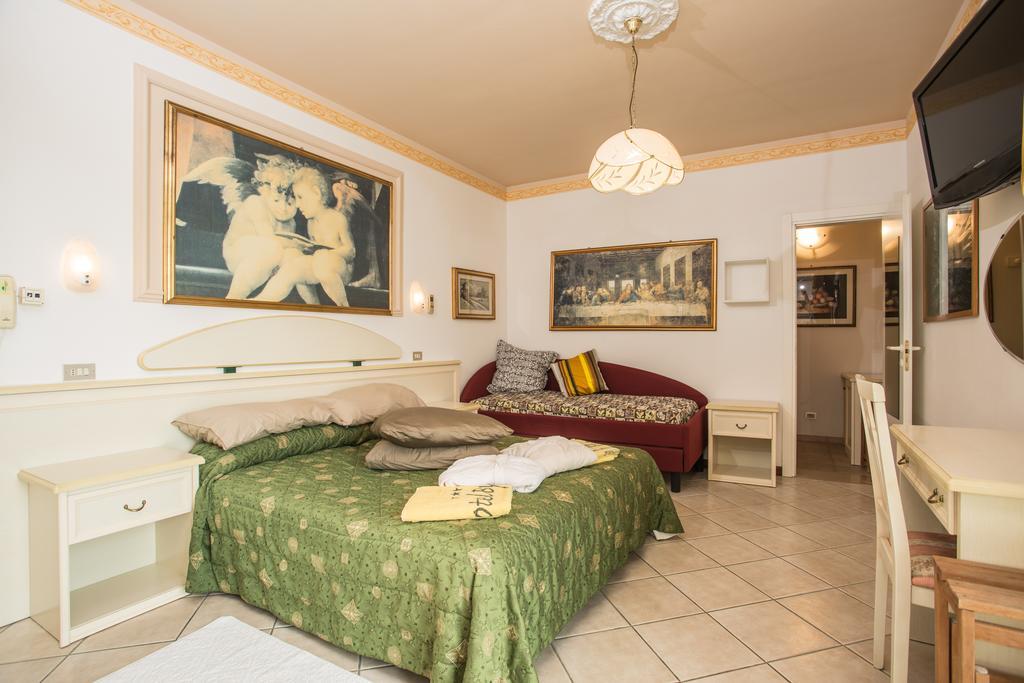 Hotel Byron Milano Marittima Buitenkant foto