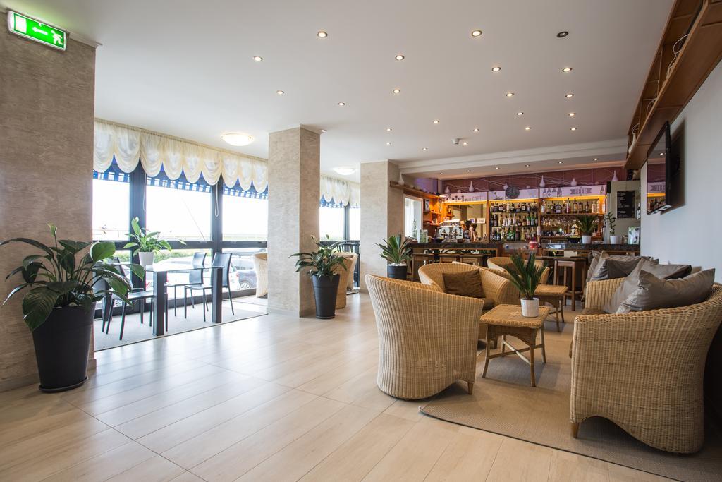 Hotel Byron Milano Marittima Buitenkant foto