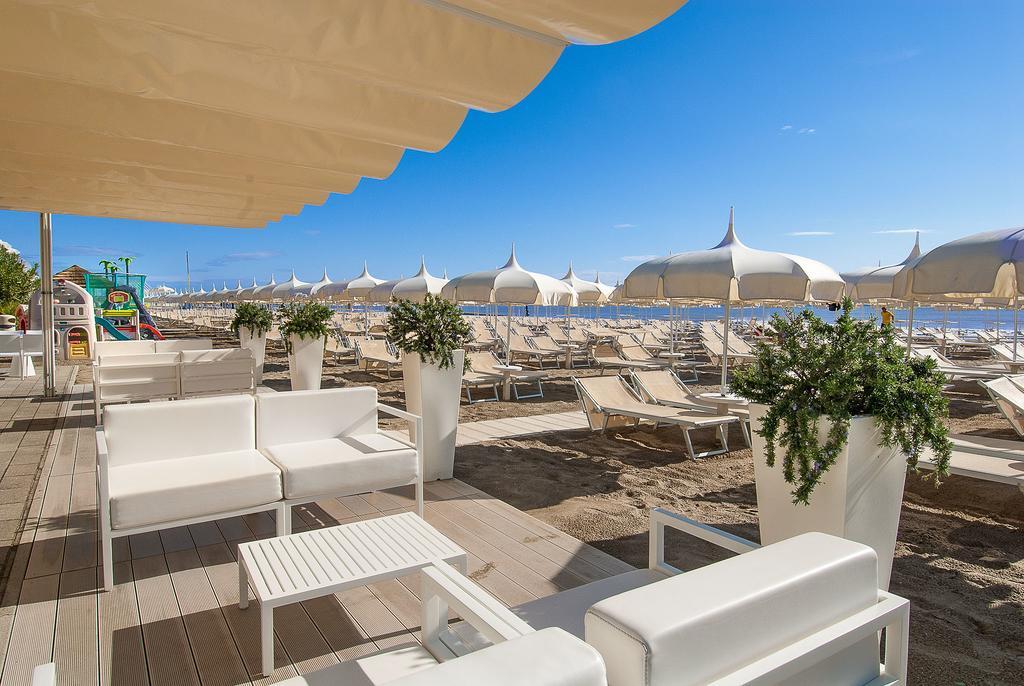 Hotel Byron Milano Marittima Buitenkant foto