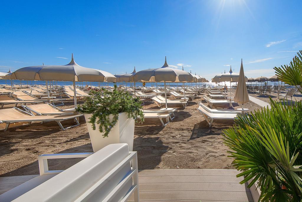 Hotel Byron Milano Marittima Buitenkant foto