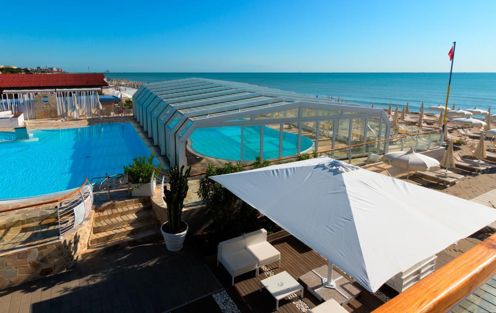 Hotel Byron Milano Marittima Buitenkant foto