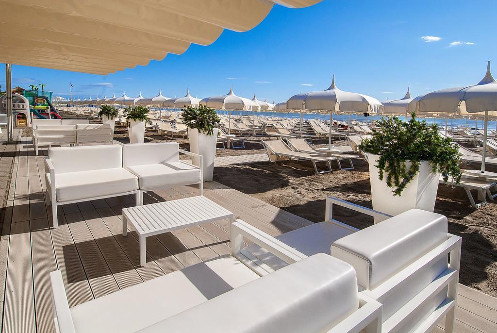 Hotel Byron Milano Marittima Buitenkant foto