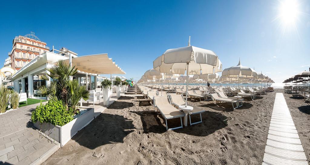 Hotel Byron Milano Marittima Buitenkant foto
