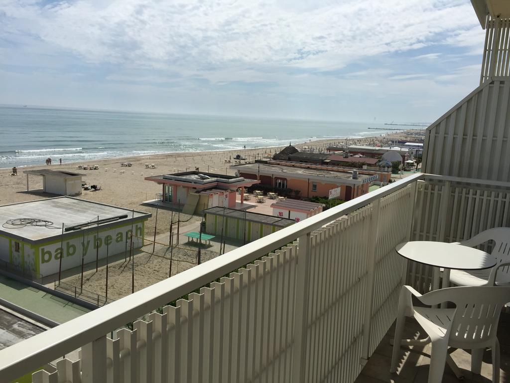 Hotel Byron Milano Marittima Buitenkant foto