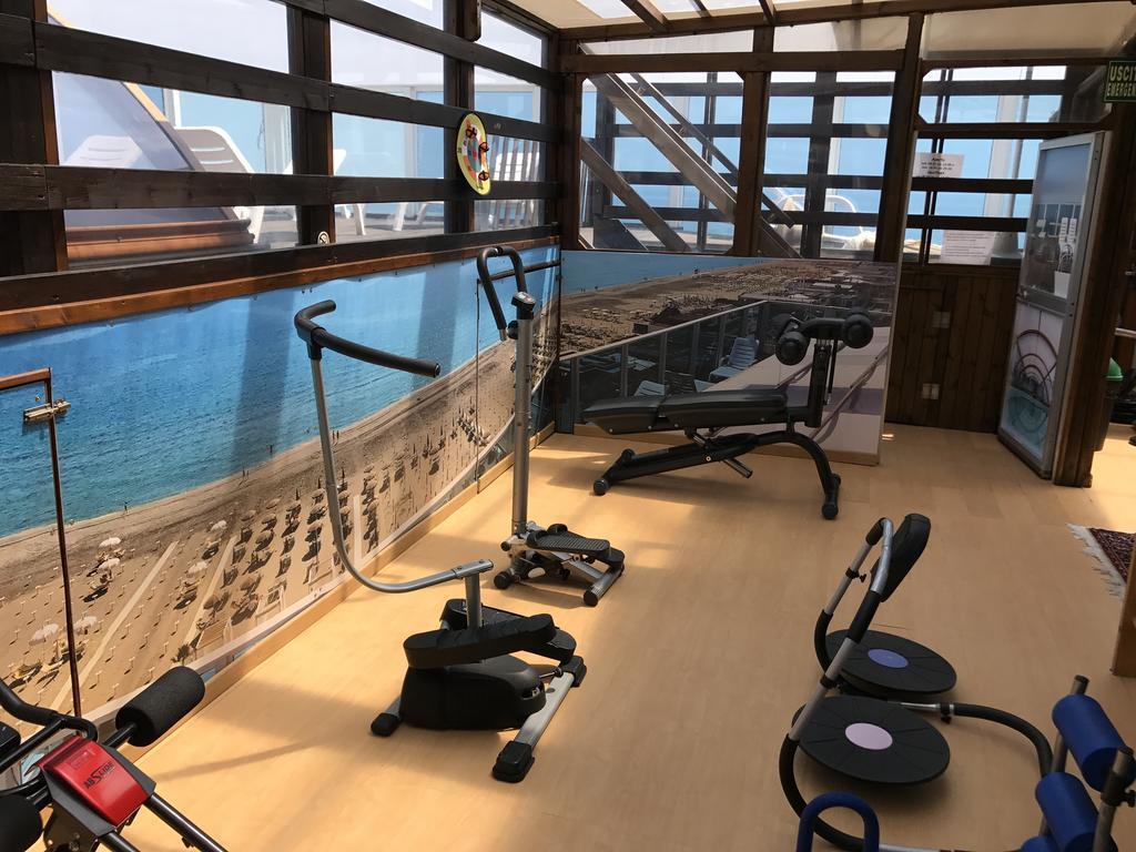Hotel Byron Milano Marittima Buitenkant foto