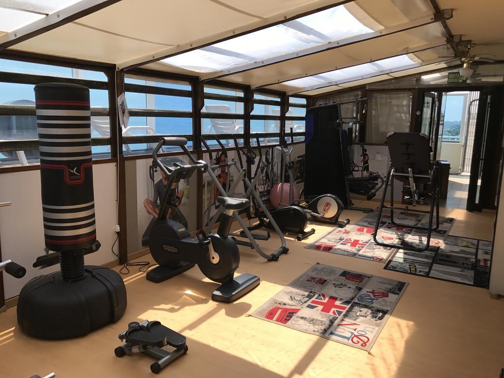 Hotel Byron Milano Marittima Buitenkant foto
