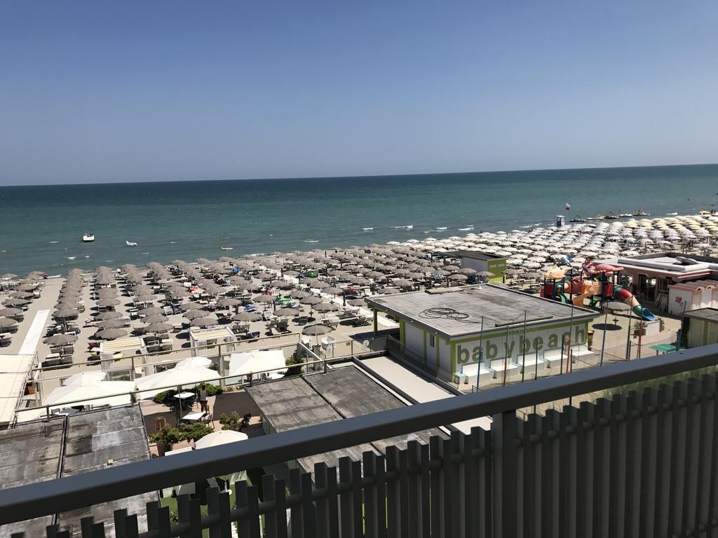 Hotel Byron Milano Marittima Buitenkant foto