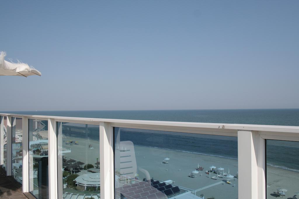 Hotel Byron Milano Marittima Buitenkant foto