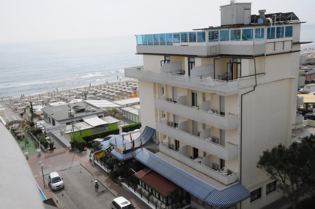 Hotel Byron Milano Marittima Buitenkant foto