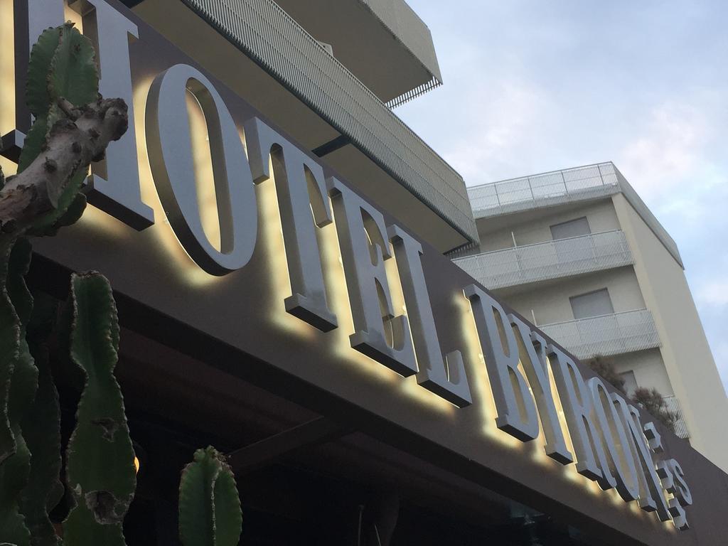 Hotel Byron Milano Marittima Buitenkant foto