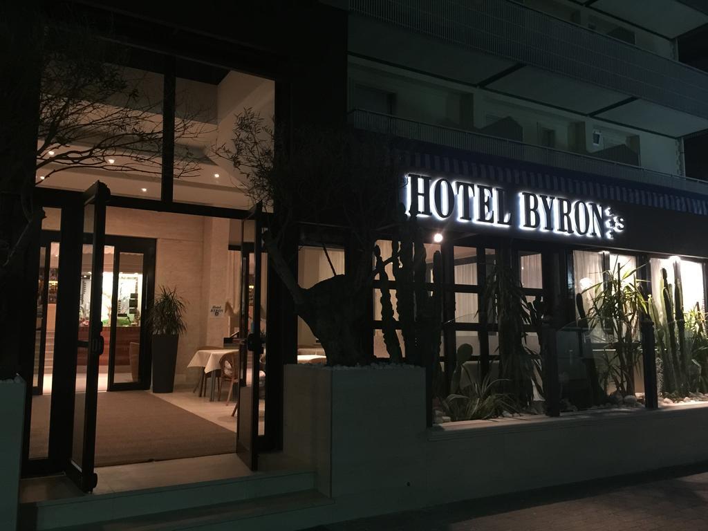 Hotel Byron Milano Marittima Buitenkant foto