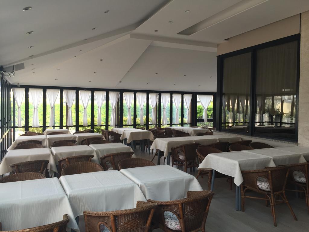 Hotel Byron Milano Marittima Buitenkant foto