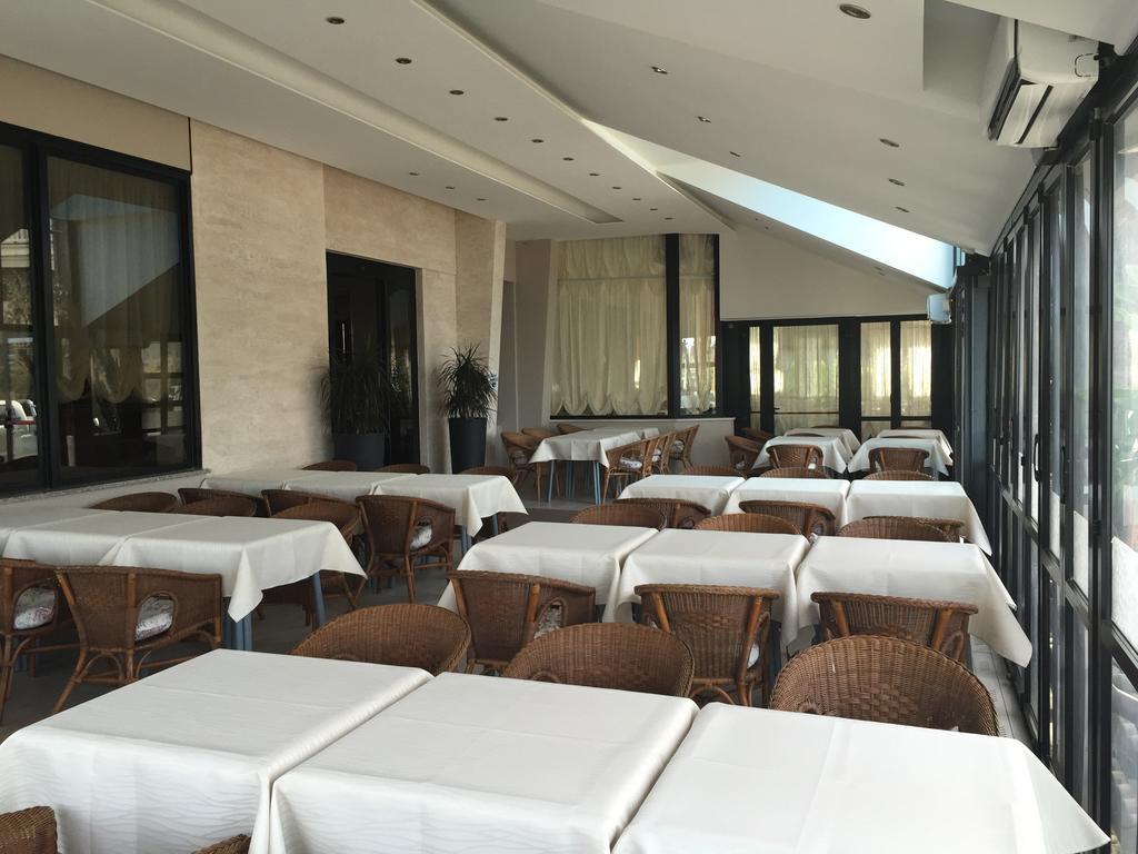 Hotel Byron Milano Marittima Buitenkant foto