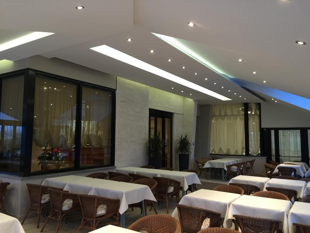 Hotel Byron Milano Marittima Buitenkant foto