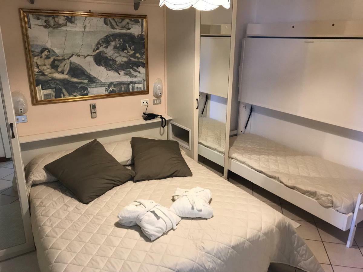 Hotel Byron Milano Marittima Buitenkant foto