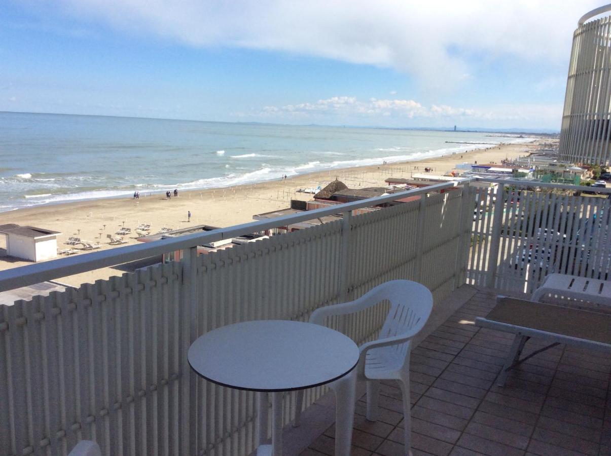 Hotel Byron Milano Marittima Buitenkant foto
