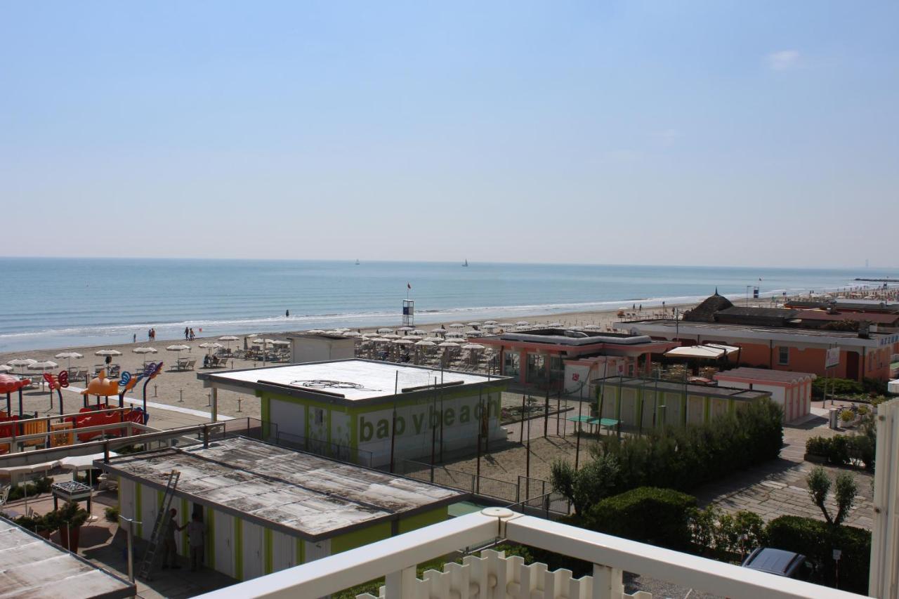 Hotel Byron Milano Marittima Buitenkant foto