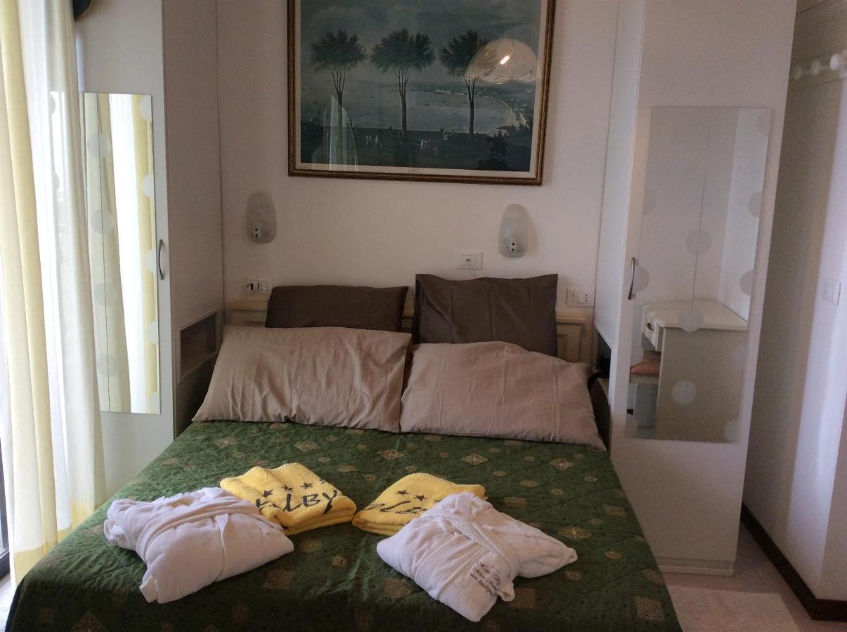 Hotel Byron Milano Marittima Buitenkant foto