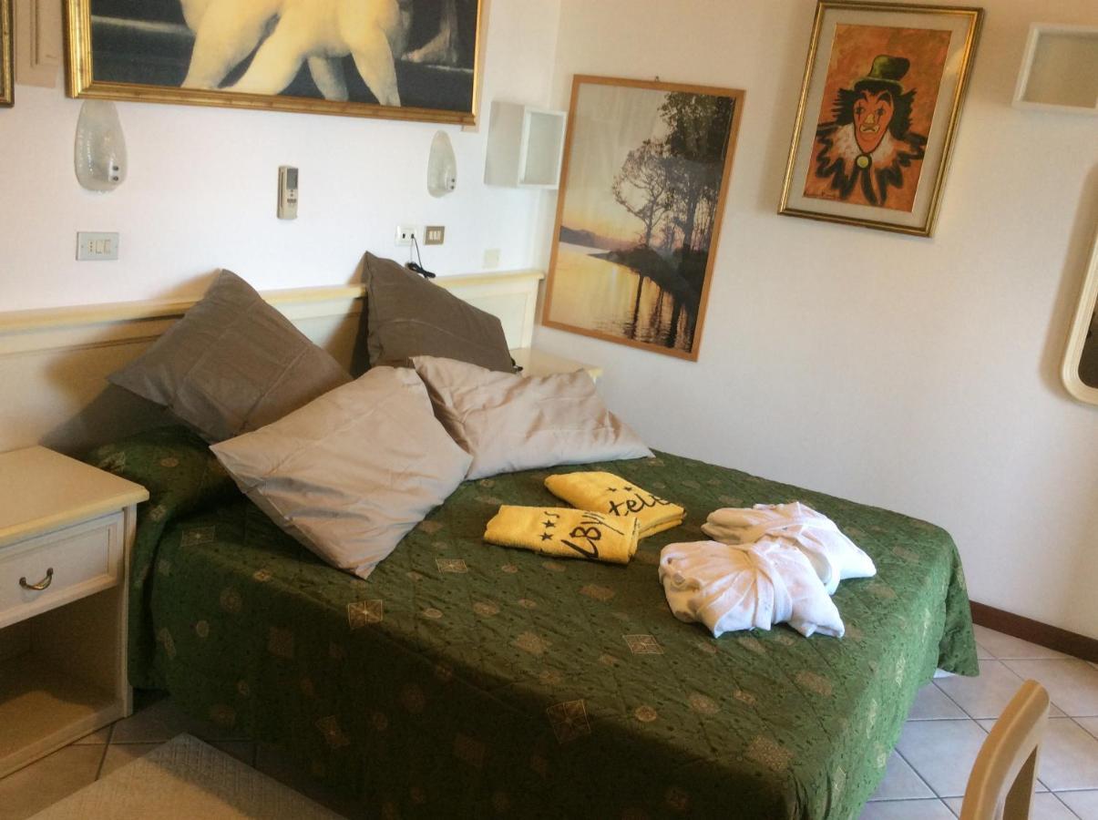 Hotel Byron Milano Marittima Buitenkant foto